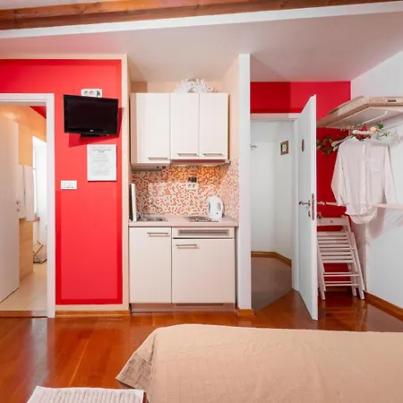 アパート ドスト ハウス スタジオ *