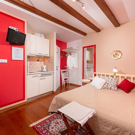 アパート ドスト ハウス スタジオ スプリト