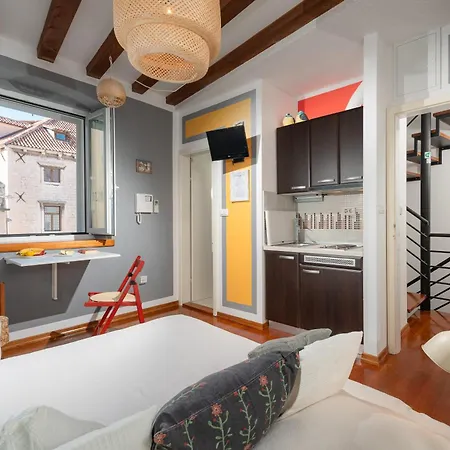 アパート ドスト ハウス スタジオ *