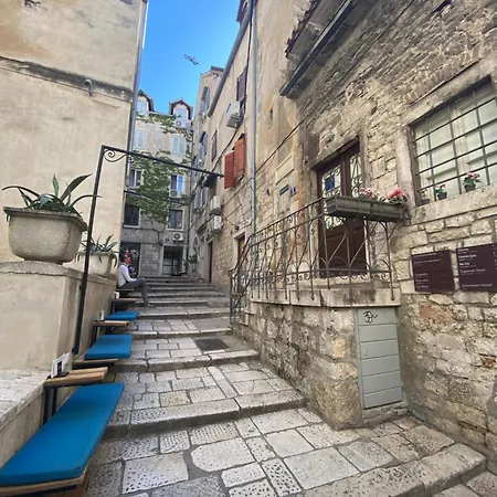 ドスト ハウス スタジオ * スプリト