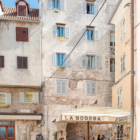 Apartment Dosud House Split