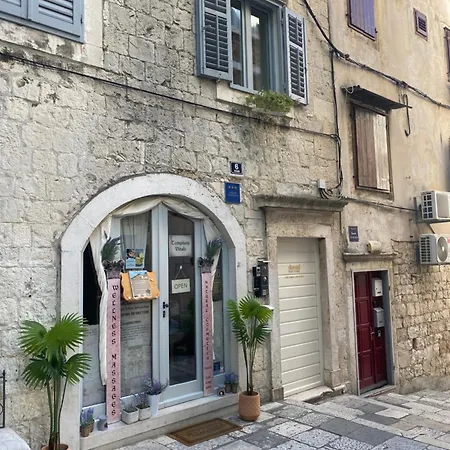 Apartment Dosud House Split