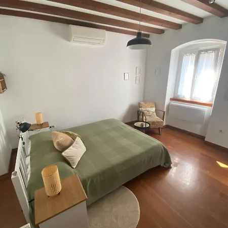 Dosud House *
