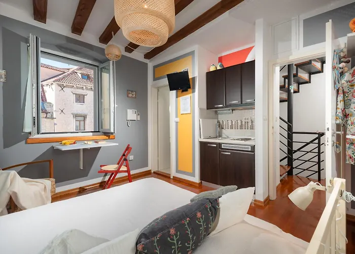 Апартаменти Dosud House *